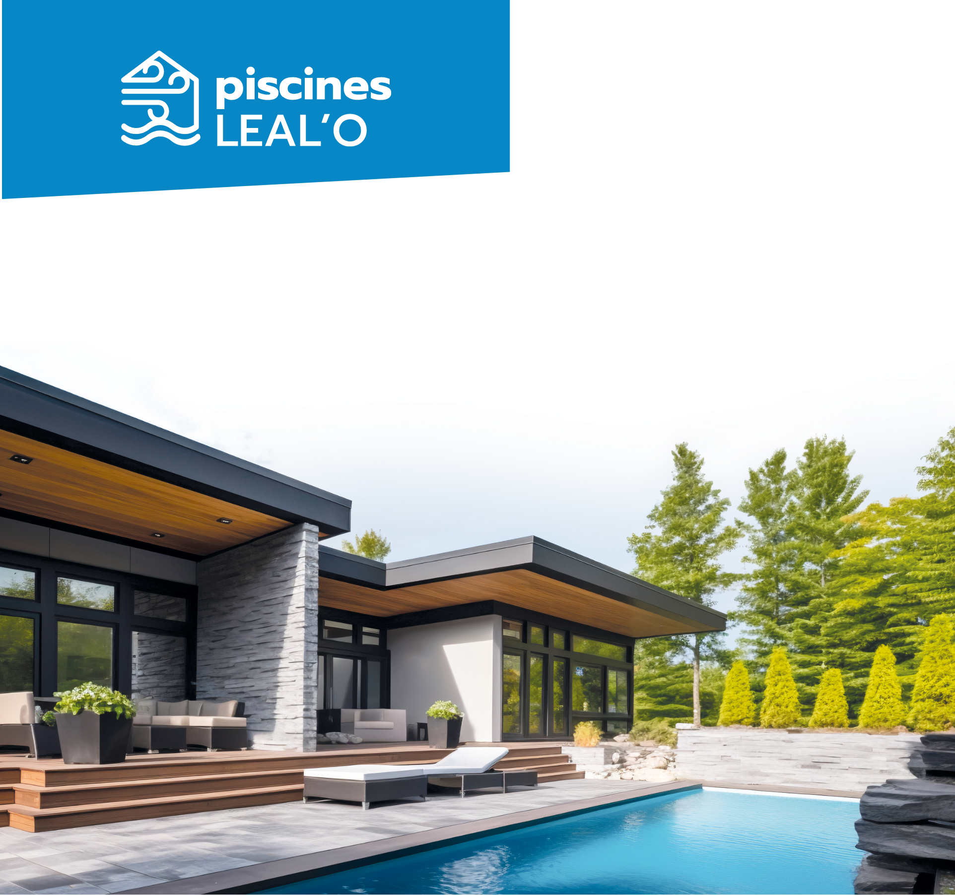 Piscine contemporaine devant une maison réalisée par Piscines Leal’O